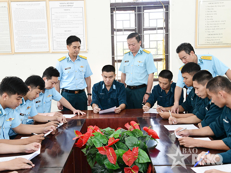 Qu&acirc;n chủng Ph&ograve;ng kh&ocirc;ng-Kh&ocirc;ng qu&acirc;n kiểm tra kết quả x&acirc;y dựng đơn vị vững mạnh to&agrave;n diện &ldquo;mẫu mực, ti&ecirc;u biểu&rdquo; năm 2026 tại Trung đo&agrave;n 923