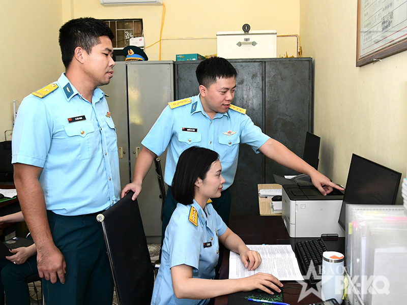 Qu&acirc;n chủng Ph&ograve;ng kh&ocirc;ng-Kh&ocirc;ng qu&acirc;n kiểm tra kết quả x&acirc;y dựng đơn vị vững mạnh to&agrave;n diện &ldquo;mẫu mực, ti&ecirc;u biểu&rdquo; năm 2026 tại Trung đo&agrave;n 923