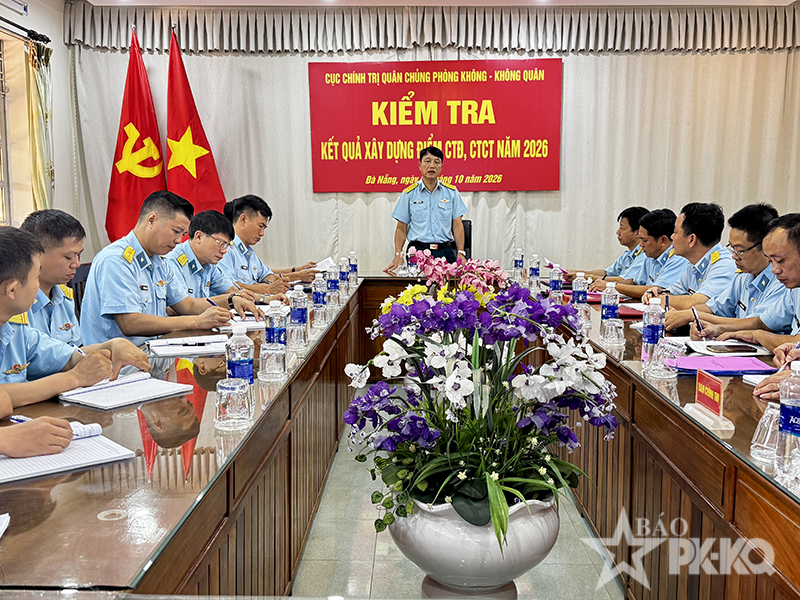 Cục Ch&iacute;nh trị Qu&acirc;n chủng PK-KQ kiểm tra kết quả x&acirc;y dựng điểm c&ocirc;ng t&aacute;c Đảng, c&ocirc;ng t&aacute;c ch&iacute;nh trị tại Trung đo&agrave;n 282