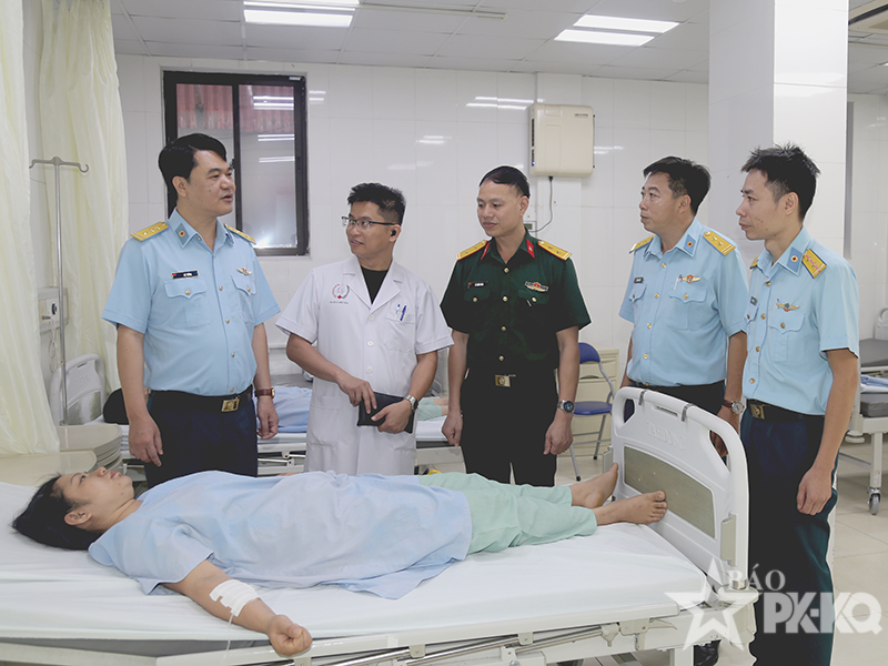 Viện Y học PK-KQ tăng cường phối hợp chuy&ecirc;n m&ocirc;n, n&acirc;ng cao chất lượng kh&aacute;m, chữa bệnh