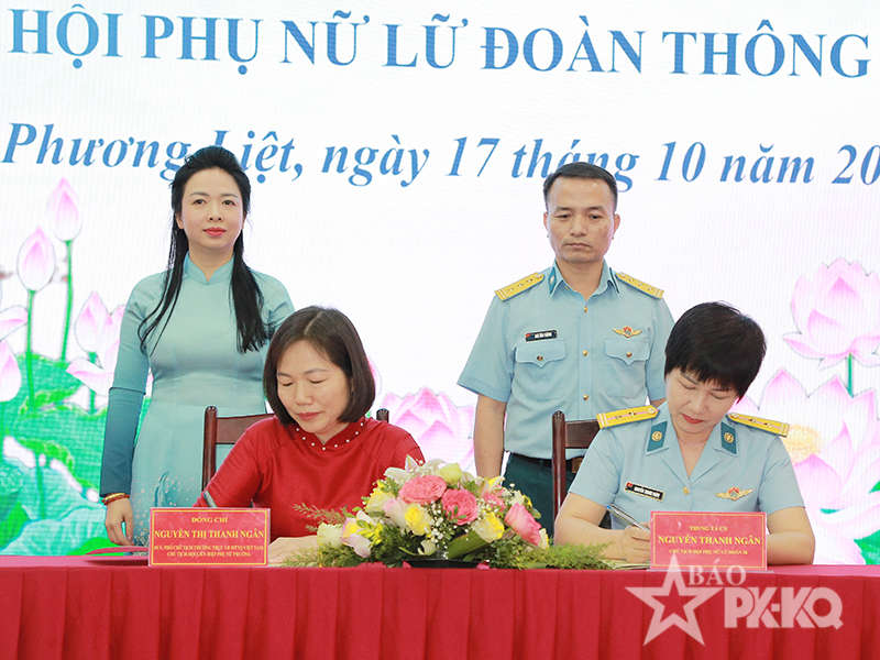 Hội Phụ nữ Lữ đo&agrave;n 26 v&agrave; Hội Phụ nữ phường Phương Liệt, TP H&agrave; Nội k&yacute; kết giao ước kết nghĩa