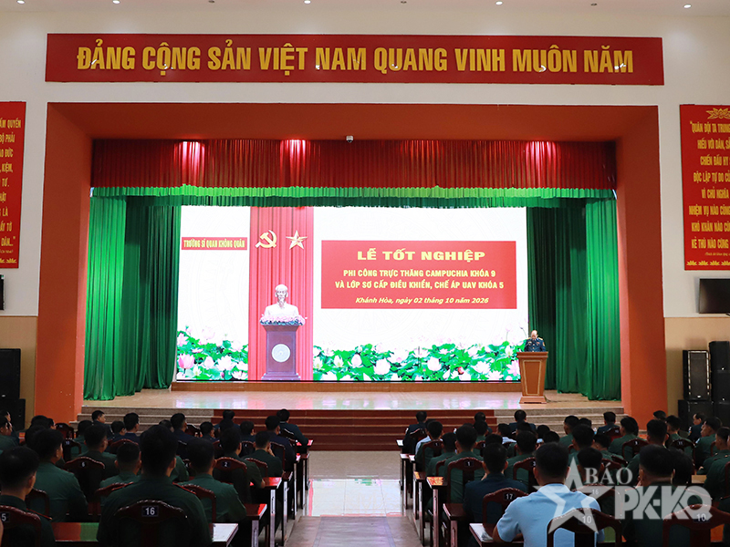 Trường Sĩ quan Kh&ocirc;ng qu&acirc;n tổ chức Lễ tốt nghiệp phi c&ocirc;ng trực thăng Campuchia kh&oacute;a 9 v&agrave; bế giảng đ&agrave;o tạo sơ cấp điều khiển, chế &aacute;p UAV kh&oacute;a 5