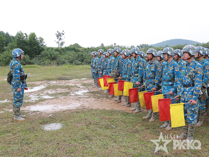 Qu&acirc;n chủng Ph&ograve;ng kh&ocirc;ng-Kh&ocirc;ng qu&acirc;n ho&agrave;n th&agrave;nh tốt nhiệm vụ Diễn tập thực binh bắn đạn thật do Qu&acirc;n khu 4 tổ chức