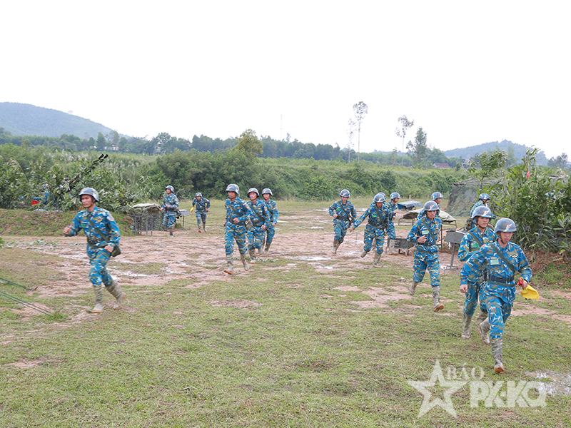 Qu&acirc;n chủng Ph&ograve;ng kh&ocirc;ng-Kh&ocirc;ng qu&acirc;n ho&agrave;n th&agrave;nh tốt nhiệm vụ Diễn tập thực binh bắn đạn thật do Qu&acirc;n khu 4 tổ chức
