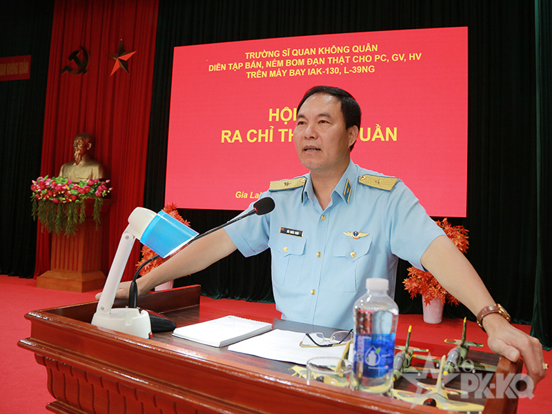 Trường Sĩ quan Kh&ocirc;ng qu&acirc;n tổ chức Diễn tập bắn, n&eacute;m bom đạn thật cho phi c&ocirc;ng giảng vi&ecirc;n, học vi&ecirc;n v&agrave; chuy&ecirc;n gia tr&ecirc;n m&aacute;y bay IAK-130 v&agrave; L-39NG
