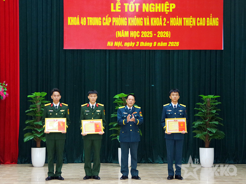 Trường Cao đẳng Kỹ thuật Ph&ograve;ng kh&ocirc;ng-Kh&ocirc;ng qu&acirc;n tổ chức Lễ tốt nghiệp Kh&oacute;a 49 - Trung cấp Ph&ograve;ng kh&ocirc;ng v&agrave; Kh&oacute;a 2 - Ho&agrave;n thiện Cao đẳng