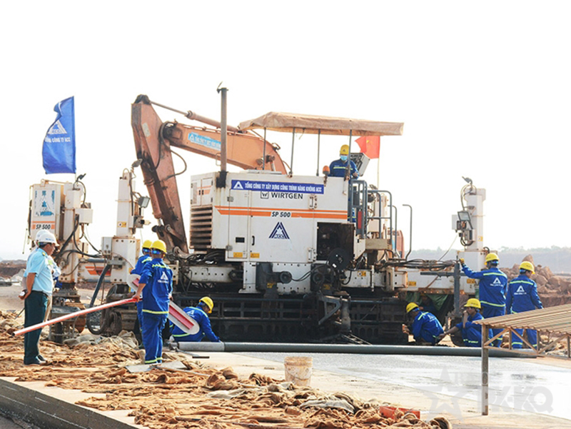 L&iacute;nh thợ ACC l&agrave;m việc &ldquo;xuy&ecirc;n lễ&rdquo; tr&ecirc;n những c&ocirc;ng tr&igrave;nh trọng điểm