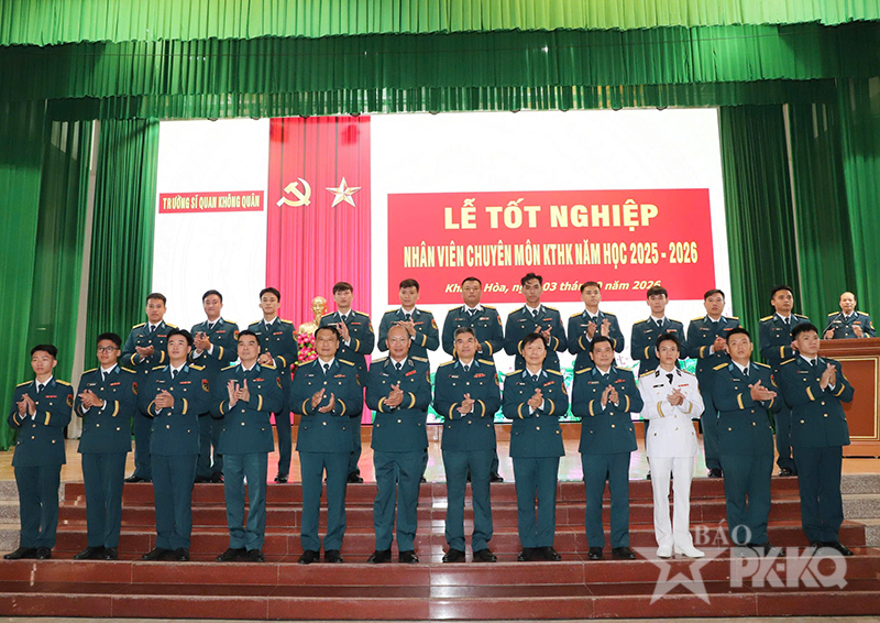 Trường Sĩ quan Kh&ocirc;ng qu&acirc;n tổ chức Lễ tốt nghiệp nh&acirc;n vi&ecirc;n kỹ thuật h&agrave;ng kh&ocirc;ng năm học 2025-2026