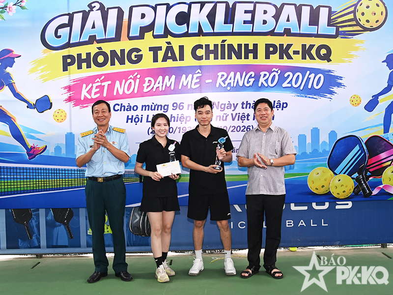 Phòng Tài chính Quân chủng Phòng không-Không quân tổ chức giải Pickleball chào mừng Ngày Phụ nữ Việt Nam 20-10