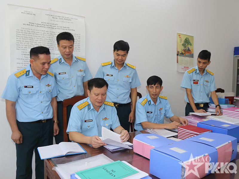 Qu&acirc;n chủng Ph&ograve;ng kh&ocirc;ng-Kh&ocirc;ng qu&acirc;n kiểm tra kết quả x&acirc;y dựng đơn vị vững mạnh to&agrave;n diện &ldquo;mẫu mực, ti&ecirc;u biểu&rdquo; năm 2026 tại Nh&agrave; m&aacute;y A31 v&agrave; Kho K332