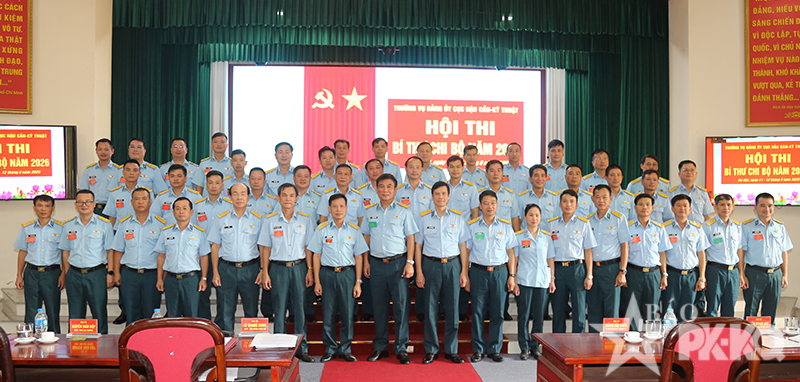Bồi dưỡng n&acirc;ng cao tr&igrave;nh độ đội ngũ b&iacute; thư chi bộ ở Cục Hậu cần - Kỹ thuật  Qu&acirc;n chủng Ph&ograve;ng kh&ocirc;ng-Kh&ocirc;ng qu&acirc;n