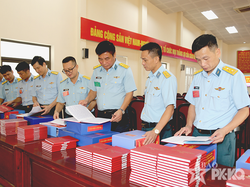 Bồi dưỡng n&acirc;ng cao tr&igrave;nh độ đội ngũ b&iacute; thư chi bộ ở Cục Hậu cần - Kỹ thuật  Qu&acirc;n chủng Ph&ograve;ng kh&ocirc;ng-Kh&ocirc;ng qu&acirc;n