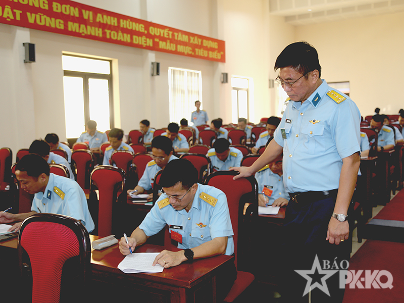 Bồi dưỡng n&acirc;ng cao tr&igrave;nh độ đội ngũ b&iacute; thư chi bộ ở Cục Hậu cần - Kỹ thuật  Qu&acirc;n chủng Ph&ograve;ng kh&ocirc;ng-Kh&ocirc;ng qu&acirc;n
