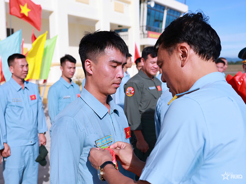 TRUNG ĐO&Agrave;N 910 TỔ CHỨC THẢ BAY ĐƠN CHO 02 HỌC VI&Ecirc;N ĐẦU TI&Ecirc;N KH&Oacute;A 49 TR&Ecirc;N M&Aacute;Y BAY L-39NG