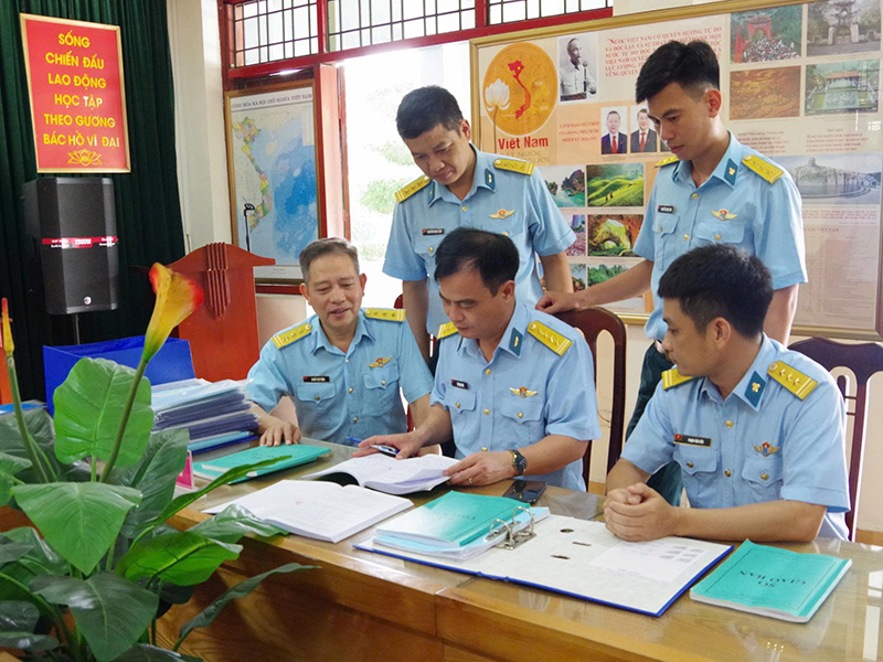 Qu&acirc;n chủng Ph&ograve;ng kh&ocirc;ng-Kh&ocirc;ng qu&acirc;n kiểm tra kết quả thực hiện nhiệm vụ ch&iacute;nh trị v&agrave; hoạt động c&ocirc;ng t&aacute;c Đảng, c&ocirc;ng t&aacute;c ch&iacute;nh trị 6 th&aacute;ng đầu năm 2026 tại Học viện Ph&ograve;ng kh&ocirc;ng - Kh&ocirc;ng qu&acirc;n