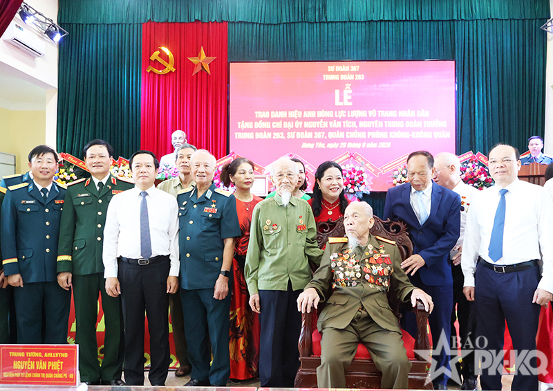 Trung đoàn 263 tổ chức Lễ trao danh hiệu “Anh hùng Lực lượng vũ trang nhân dân”cho Đại úy Nguyễn Văn Tích