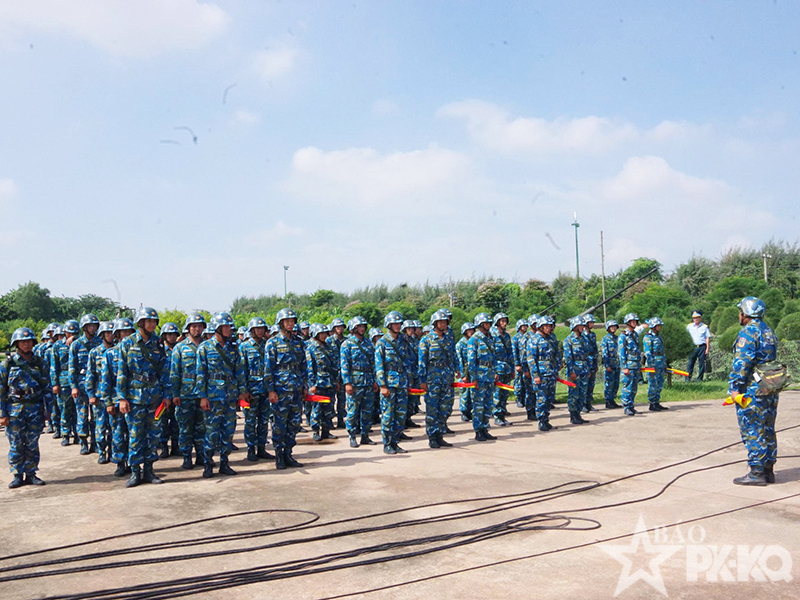 Qu&acirc;n chủng Ph&ograve;ng kh&ocirc;ng-Kh&ocirc;ng qu&acirc;n kiểm tra kết quả x&acirc;y dựng đơn vị vững mạnh to&agrave;n diện tại Sư đo&agrave;n 367