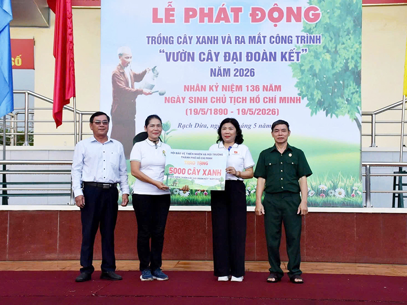 Phường Rạch Dừa, TP Hồ Ch&iacute; Minh phối hợp với Trung đo&agrave;n 261 ph&aacute;t động trồng c&acirc;y xanh v&agrave; ra mắt C&ocirc;ng tr&igrave;nh &ldquo;Vườn c&acirc;y đại đo&agrave;n kết&rdquo; năm 2026