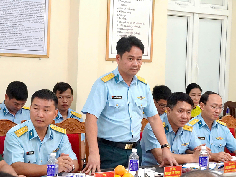 Đo&agrave;n T&ugrave;y vi&ecirc;n Qu&acirc;n sự c&aacute;c nước tại Việt Nam thăm v&agrave; l&agrave;m việc tại Trung đo&agrave;n 935