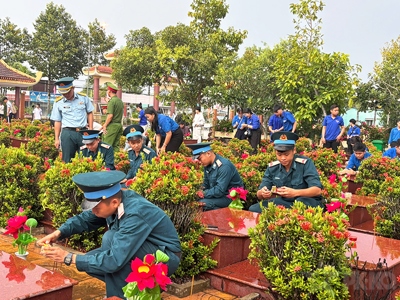 Sư đo&agrave;n 370 tổ chức nhiều hoạt động tri &acirc;n kỷ niệm 79 năm Ng&agrave;y Thương binh - Liệt sĩ (27/7/1947 - 27/7/2026)