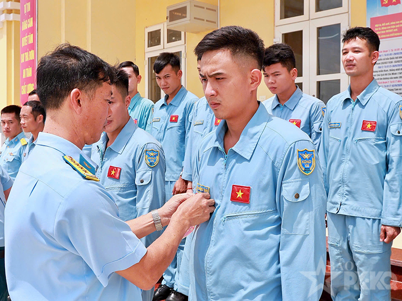 Trung đo&agrave;n 915 tổ chức th&agrave;nh c&ocirc;ng ban bay thả đơn cho học vi&ecirc;n phi c&ocirc;ng