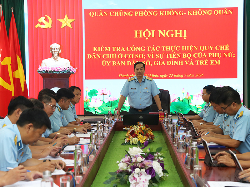 Quân chủng Phòng không - Không quân kiểm tra công tác thực hiện quy chế dân chủ ở cơ sở; Vì sự tiến bộ của phụ nữ; Ủy ban dân số, Gia đình và Trẻ em tại các đơn vị phía Nam.