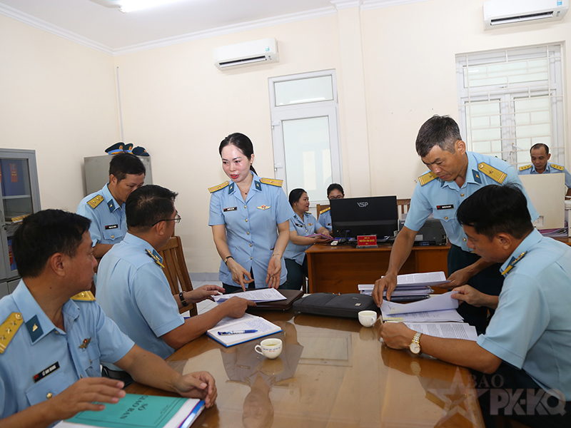 Quân chủng Phòng không - Không quân kiểm tra công tác thực hiện quy chế dân chủ ở cơ sở; Vì sự tiến bộ của phụ nữ; Ủy ban dân số, Gia đình và Trẻ em tại các đơn vị phía Nam.