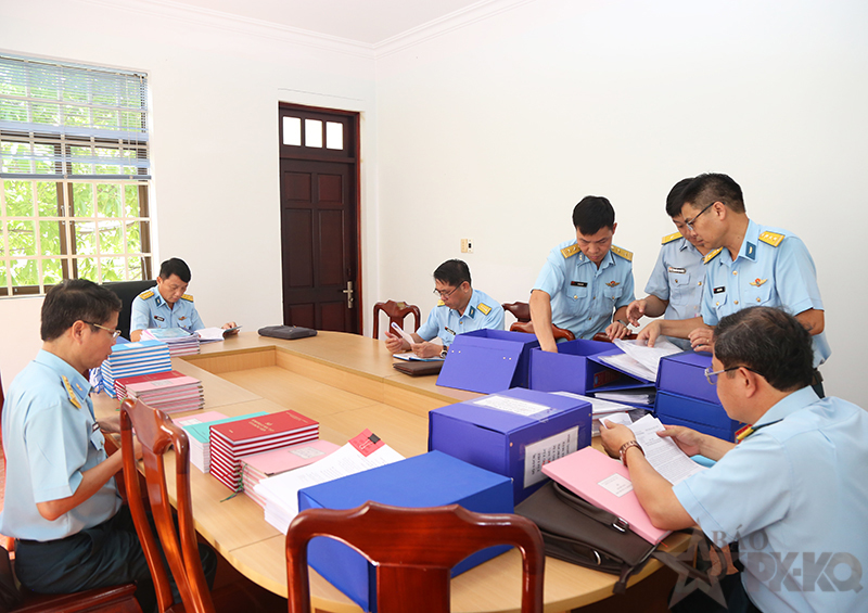 Quân chủng Phòng không - Không quân kiểm tra công tác thực hiện quy chế dân chủ ở cơ sở; Vì sự tiến bộ của phụ nữ; Ủy ban dân số, Gia đình và Trẻ em tại các đơn vị phía Nam.