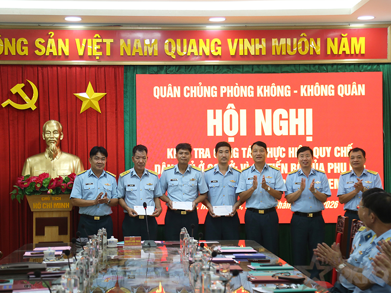 Quân chủng Phòng không - Không quân kiểm tra công tác thực hiện quy chế dân chủ ở cơ sở; Vì sự tiến bộ của phụ nữ; Ủy ban dân số, Gia đình và Trẻ em tại các đơn vị phía Nam.