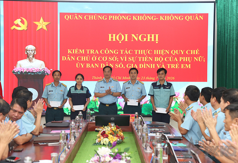 Qu&acirc;n chủng Ph&ograve;ng kh&ocirc;ng - Kh&ocirc;ng qu&acirc;n kiểm tra c&ocirc;ng t&aacute;c thực hiện quy chế d&acirc;n chủ ở cơ sở; V&igrave; sự tiến bộ của phụ nữ; Ủy ban d&acirc;n số, Gia đ&igrave;nh v&agrave; Trẻ em tại c&aacute;c đơn vị ph&iacute;a Nam.