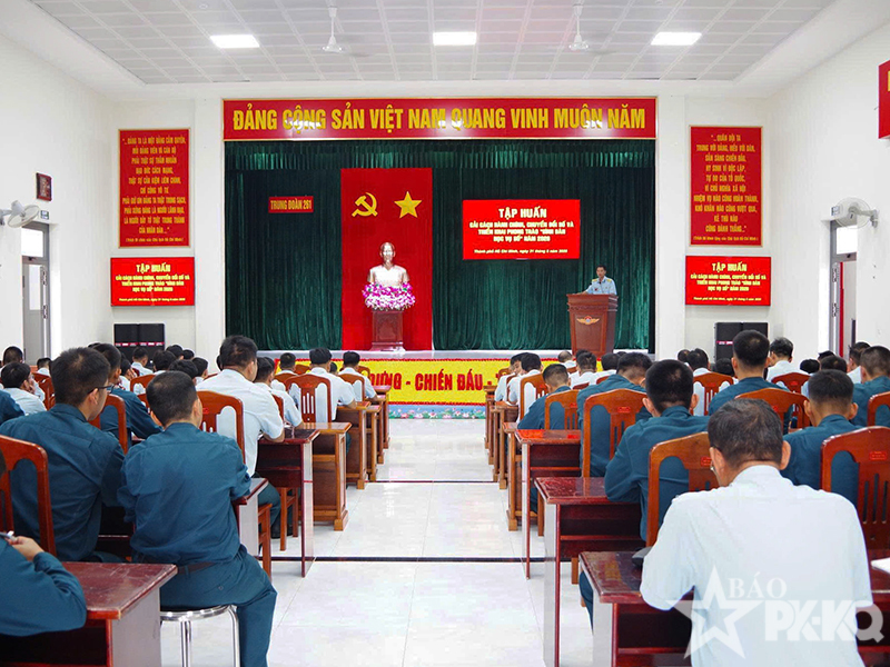 Trung đo&agrave;n 261 tập huấn c&ocirc;ng t&aacute;c cải c&aacute;ch h&agrave;nh ch&iacute;nh, chuyển đổi số v&agrave; triển khai phong tr&agrave;o &ldquo;b&igrave;nh d&acirc;n học vụ số&rdquo; năm 2026
