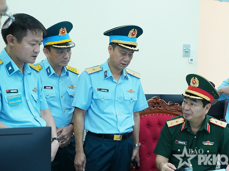 Bộ Quốc ph&ograve;ng kiểm tra c&ocirc;ng t&aacute;c sẵn s&agrave;ng chiến đấu tại Sư đo&agrave;n 367