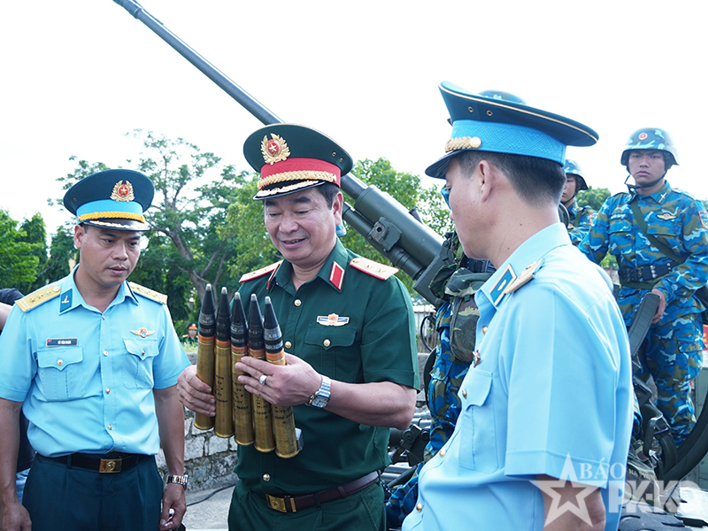 Bộ Quốc ph&ograve;ng kiểm tra c&ocirc;ng t&aacute;c sẵn s&agrave;ng chiến đấu tại Sư đo&agrave;n 367