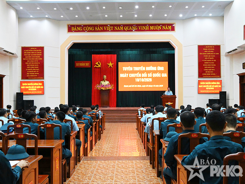 Sư đo&agrave;n 367 tổ chức tuy&ecirc;n truyền hưởng ứng ng&agrave;y chuyển đổi số quốc gia