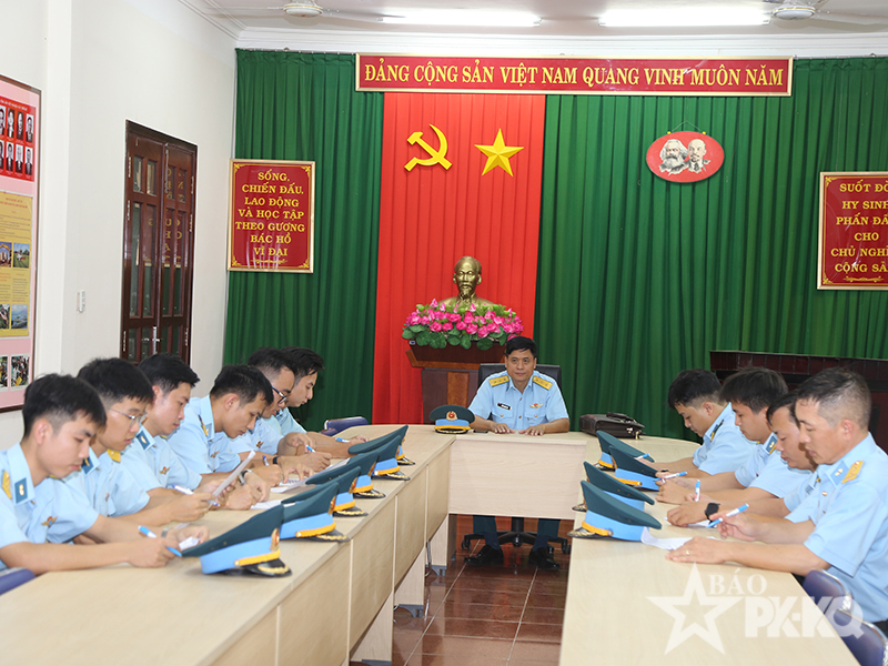 Qu&acirc;n chủng Ph&ograve;ng kh&ocirc;ng - Kh&ocirc;ng qu&acirc;n kiểm tra kết quả x&acirc;y dựng đơn vị vững mạnh to&agrave;n diện &ldquo;mẫu mực, ti&ecirc;u biểu&rdquo; năm 2026 tại Sư đo&agrave;n 370 v&agrave; Nh&agrave; m&aacute;y A41