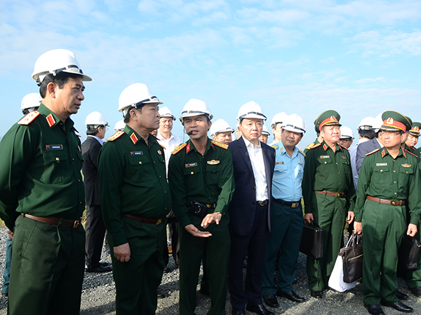 Bộ trưởng Bộ Quốc phòng kiểm tra Dự án Xử lý chất độc hóa học dioxin tại Sân bay Đà Nẵng