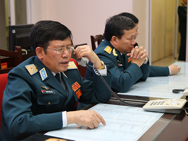 Thủ trưởng Bộ Tư lệnh Quân chủng PK-KQ chúc Tết đêm Giao thừa
