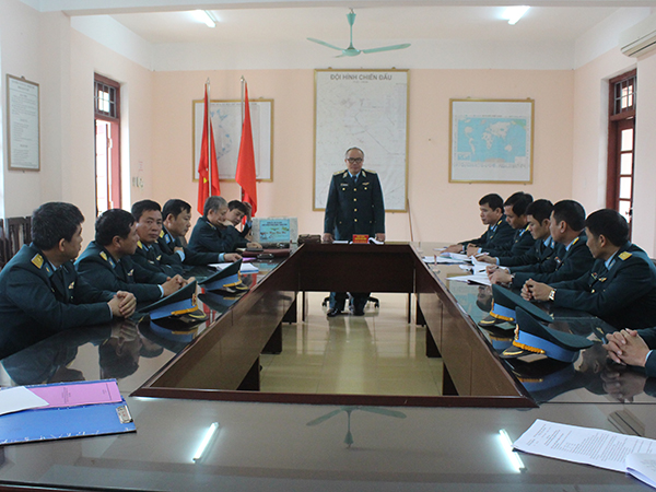 Thiếu tướng Nguyễn Văn Đảm - Phó Tư lệnh Quân chủng PK- KQ kiểm tra sẵn sàng chiến đấu và chúc Tết Trung đoàn Không quân 923