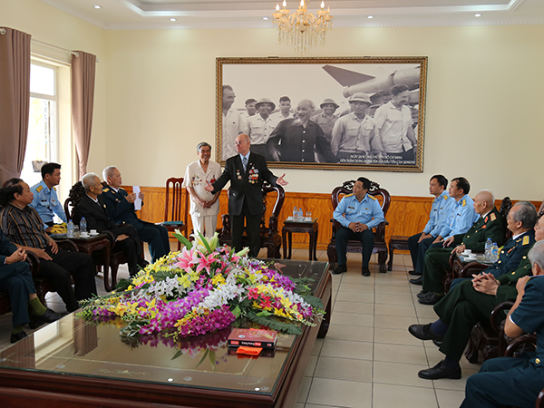 Chủ tịch Hội cựu chiến binh Xô viết trong chiến tranh Việt Nam thăm Sư đoàn 361