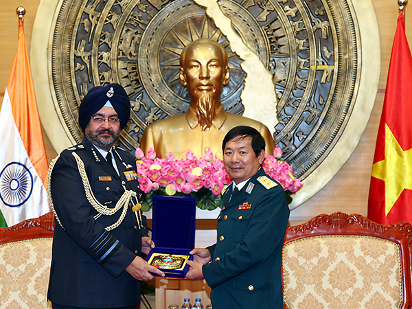 Tư lệnh Không quân Ấn Độ thăm Quân chủng Phòng không-Không quân