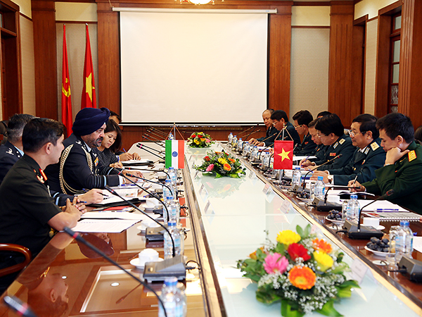 Tư lệnh Không quân Ấn Độ thăm Quân chủng Phòng không-Không quân