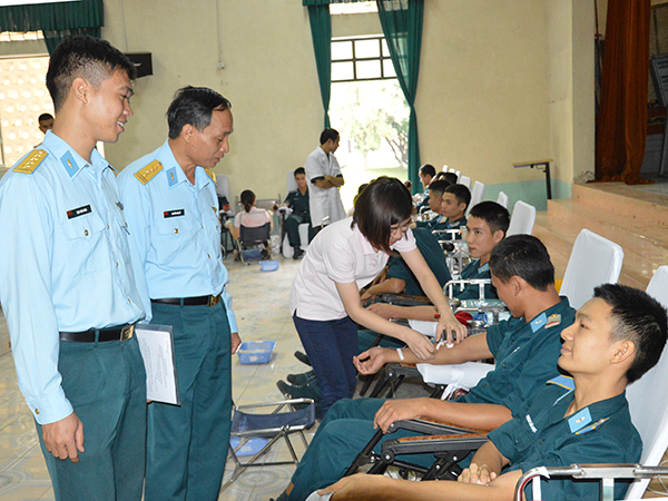 Tuổi trẻ Học viện Phòng không-Không quân tham gia hiến máu nhân đạo