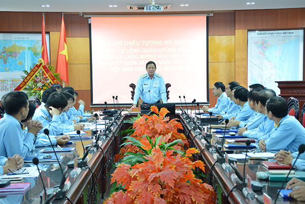 Thiếu tướng Đỗ Minh Tuấn - Phó Tư lệnh Quân chủng chúc mừng Học viện PK-KQ nhân ngày Nhà giáo Việt Nam 20-11