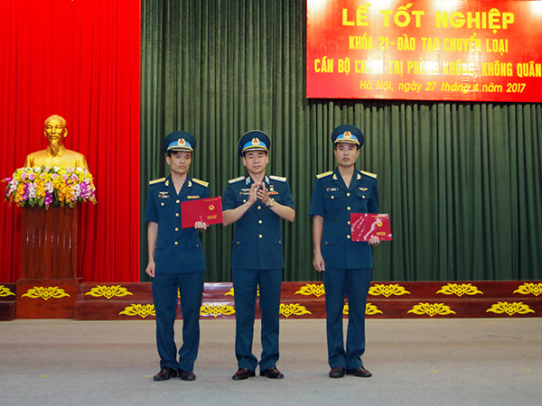 Học viện PK-KQ tổ chức Lễ tốt nghiệp khóa 21 - đào tạo chuyển loại cán bộ chính trị Phòng không, Không quân