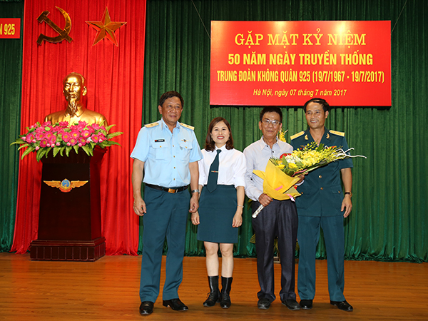 Trung đoàn Không quân 925 tổ chức gặp mặt nhân dịp kỷ niệm 50 năm ngày truyền thống