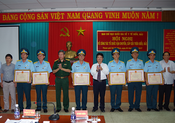 Ban Chỉ đạo phát triển y tế biển, đảo Việt Nam thăm và làm việc tại Sư đoàn 370