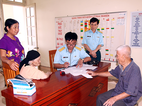 Viện Y học PK-KQ khám bệnh, tư vấn và cấp thuốc miễn phí cho các đối tượng chính sách trên địa bàn Hà Nội