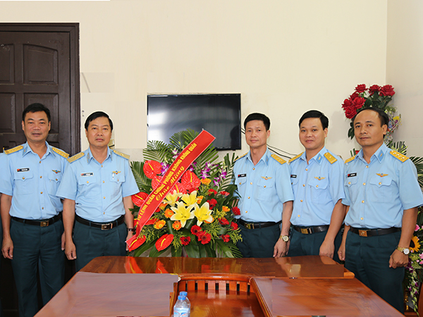 Thủ trưởng Bộ Tư lệnh chúc mừng Báo Phòng không-Không quân nhân dịp kỷ niệm 92 năm ngày Báo chí Cách mạng Việt Nam