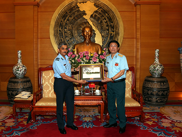 Đoàn cán bộ Không quân Ấn Độ thăm và làm việc tại Quân chủng PK-KQ