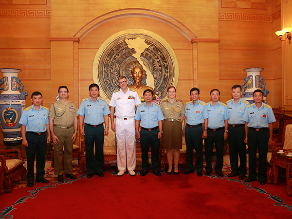 Phó Tư lệnh Lực lượng Quốc phòng Ô-xtrây-lia thăm Quân chủng PK-KQ